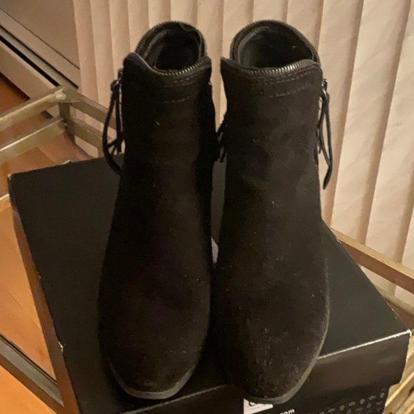 Dolce Vita Black Suede Heeled Boots. Size 9 M. - Picture 4 of 4